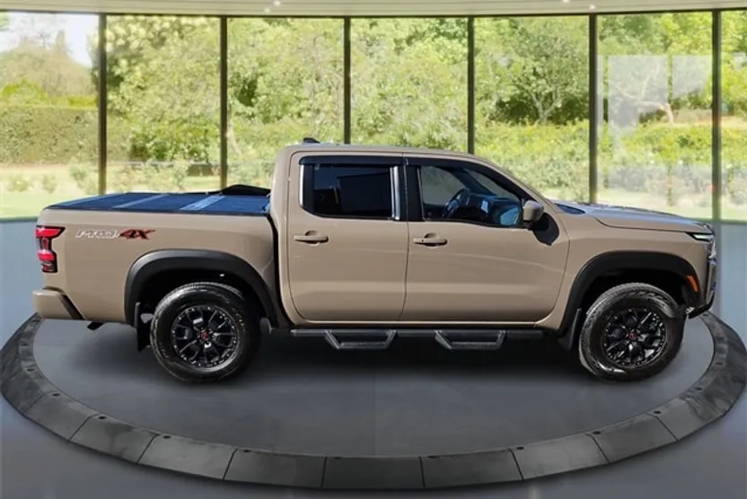 2022 Nissan Frontier PRO-4X photo 1