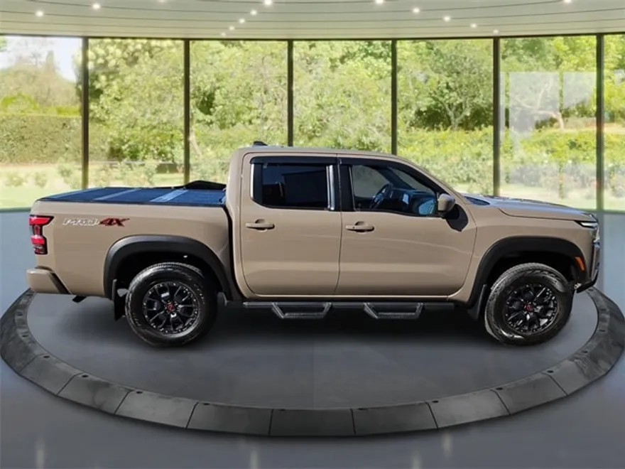 2022 Nissan Frontier PRO-4X photo 1