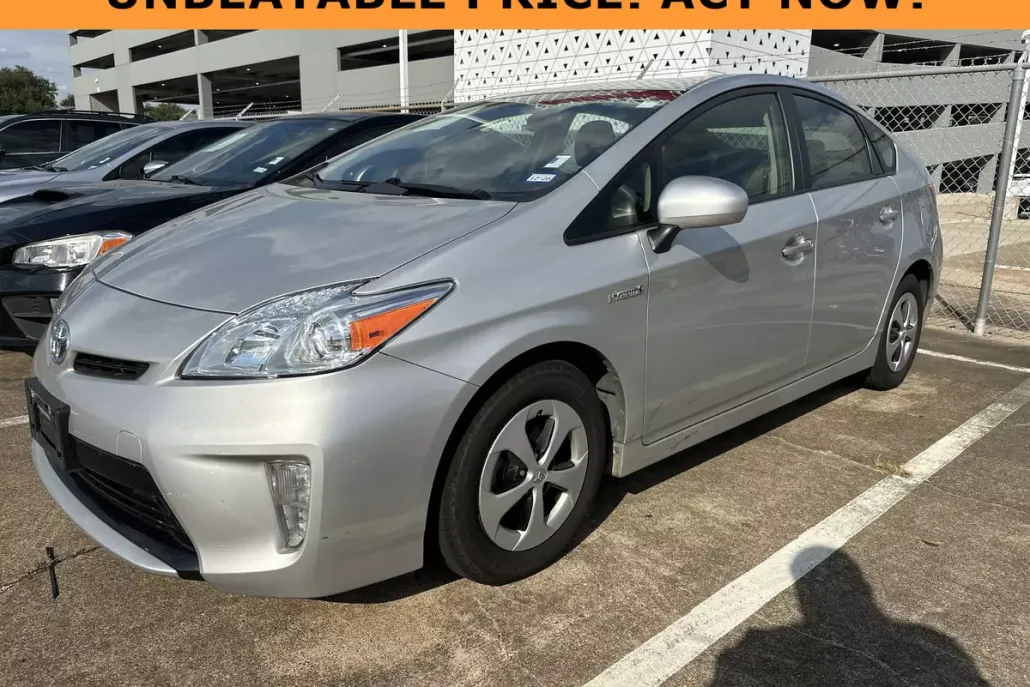 2015 Toyota Prius Three photo 1