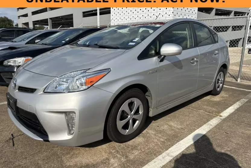 2015 Toyota Prius Three photo 1