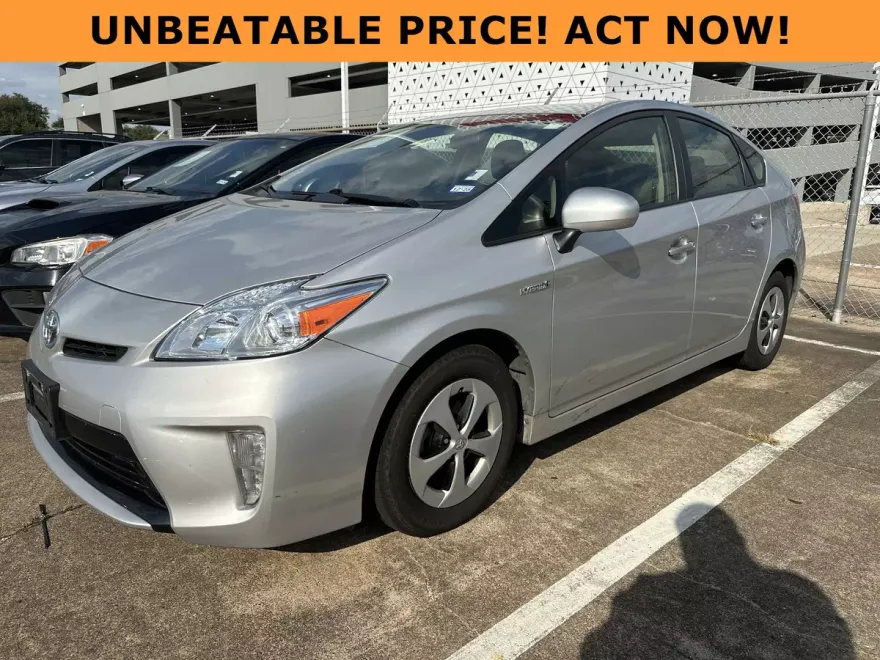 2015 Toyota Prius Three photo 1