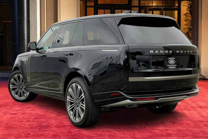 2025 Land Rover Range Rover SE photo 1