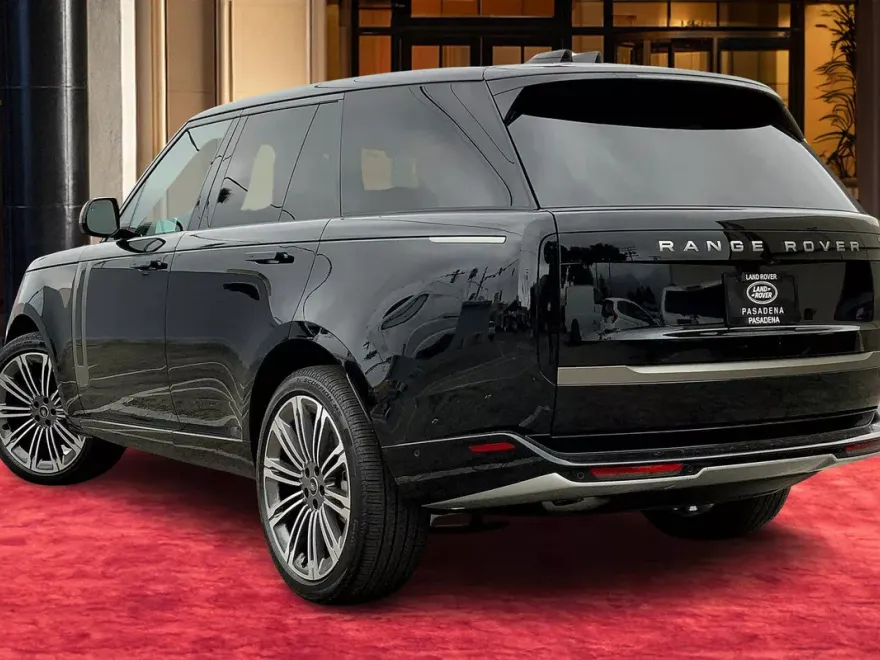 2025 Land Rover Range Rover SE photo 1