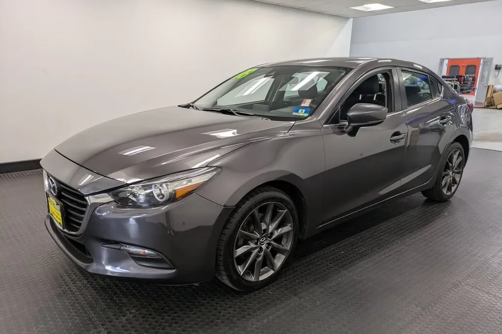 2018 Mazda Mazda3 Touring photo 1