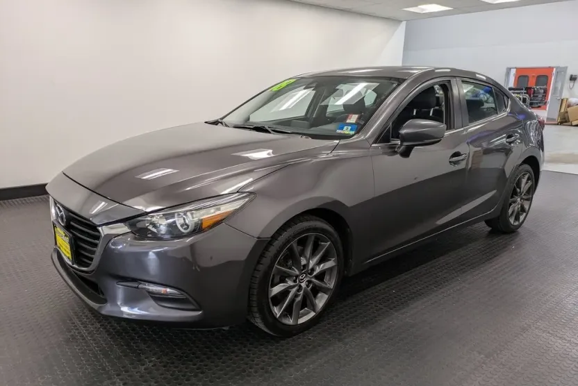2018 Mazda Mazda3 Touring photo 1