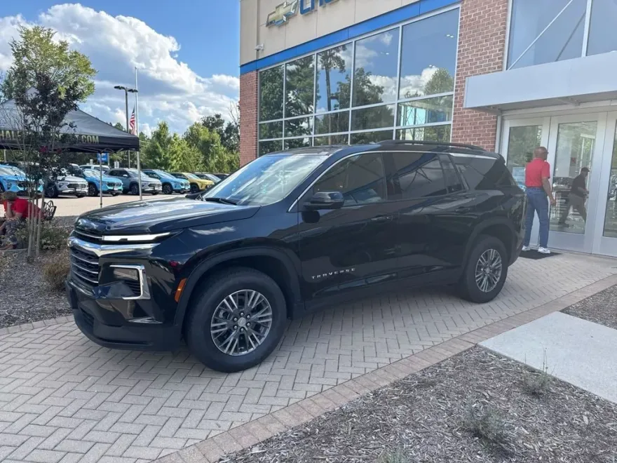 2025 Chevrolet Traverse photo 1