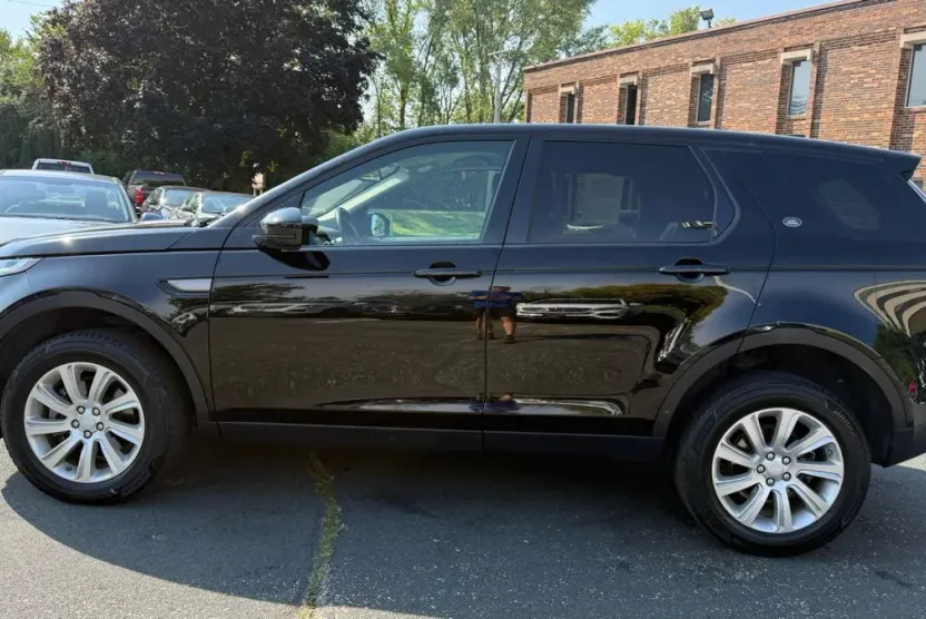2018 Land Rover Discovery Sport SE photo 1