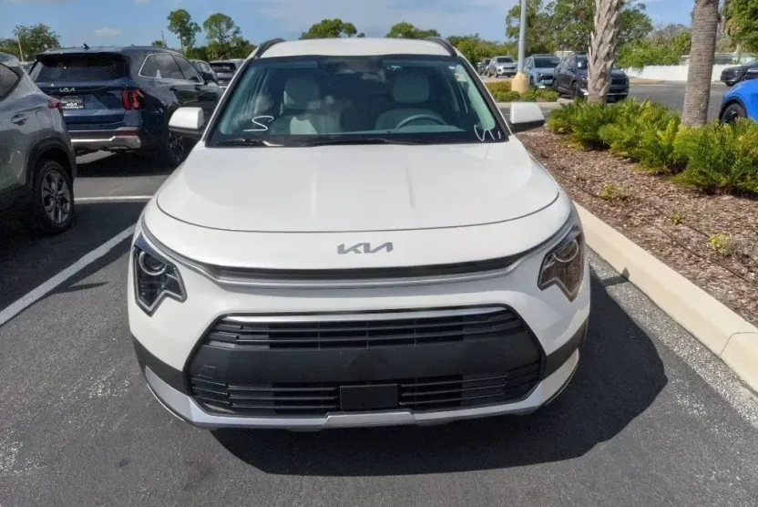 2025 Kia Niro EX photo 1