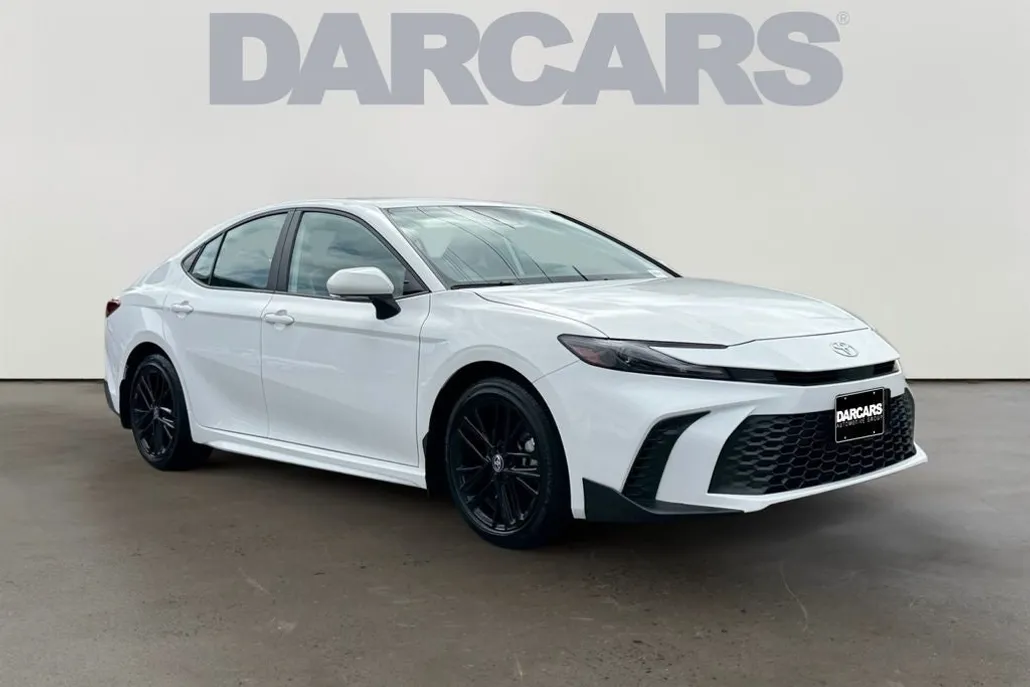 2025 Toyota Camry SE photo 1