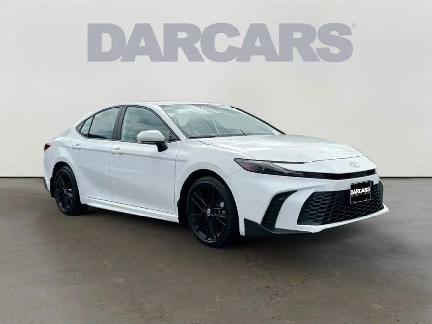 2025 Toyota Camry SE photo 1