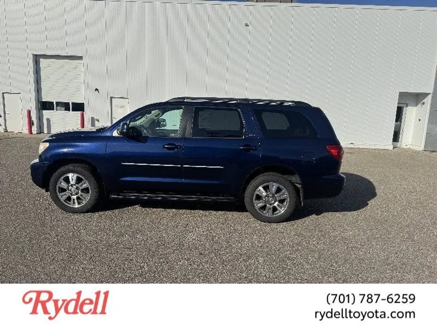 2008 Toyota Sequoia SR5 photo 1