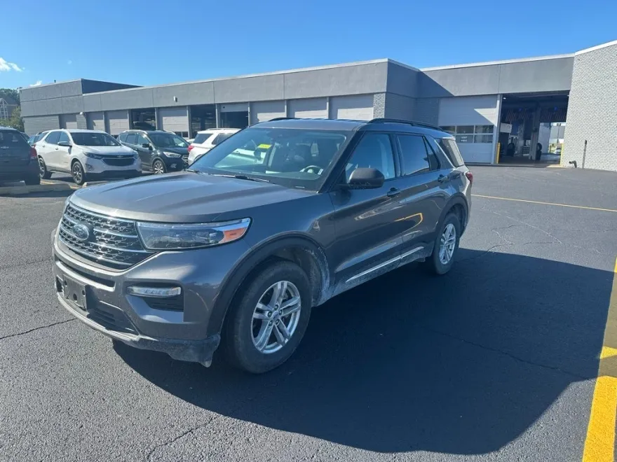 2023 Ford Explorer XLT photo 1
