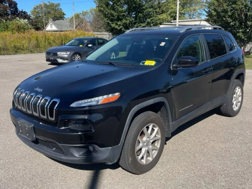 2015 Jeep Cherokee Latitude Sport photo 1