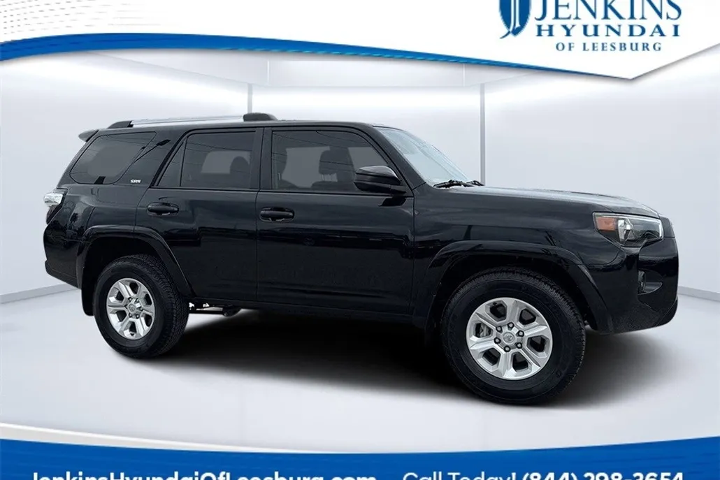 2023 Toyota 4Runner SR5 photo 1