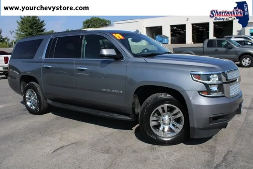 2019 Chevrolet Suburban LT photo 1