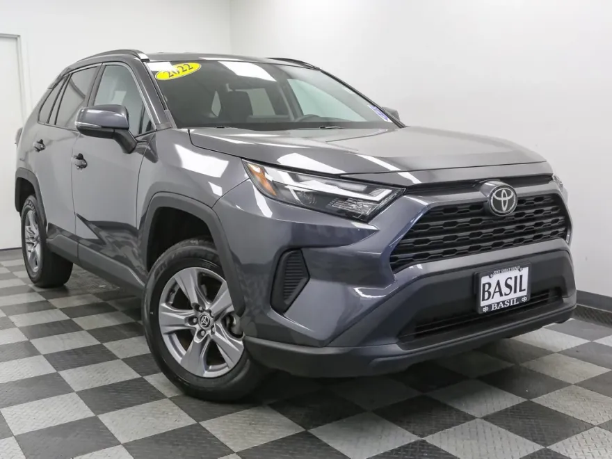 2022 Toyota RAV4 XLE photo 1