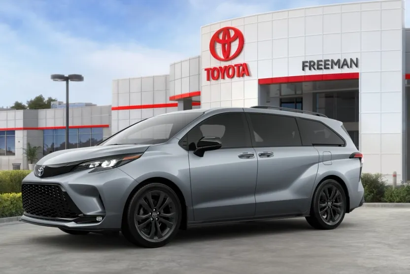 2025 Toyota Sienna XSE photo 1