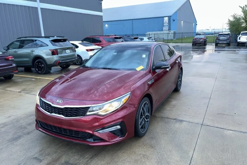 2020 Kia Optima SE photo 1