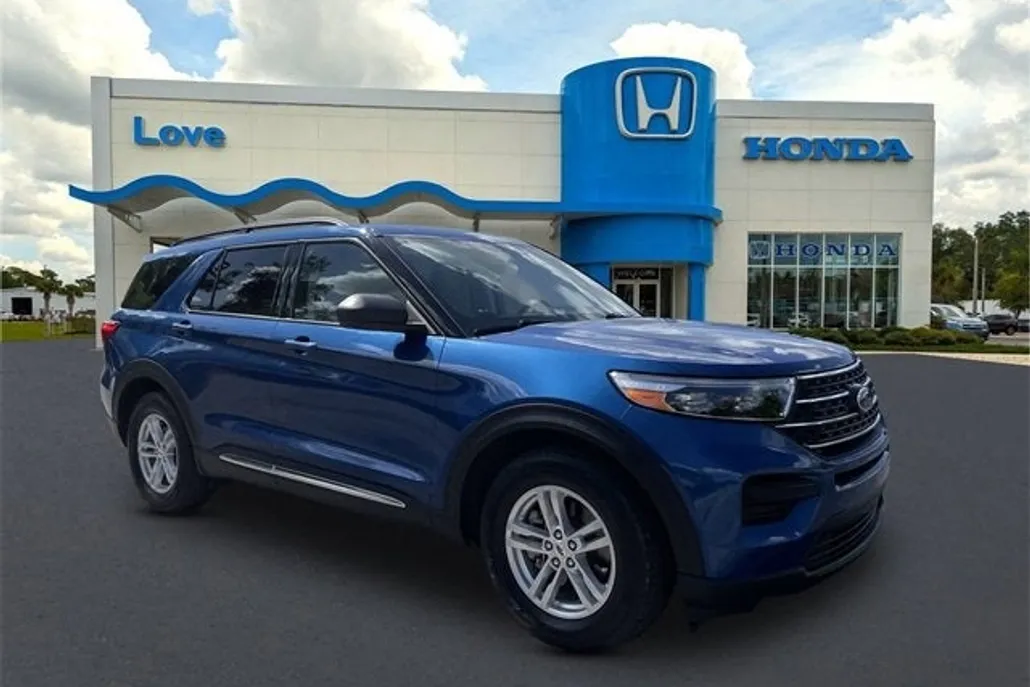 2022 Ford Explorer XLT photo 1