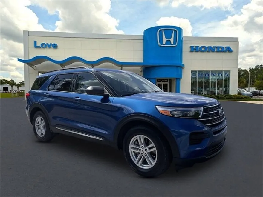 2022 Ford Explorer XLT photo 1