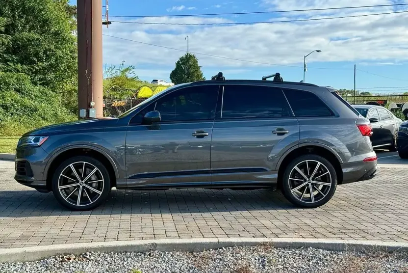 2021 Audi Q7 55 Premium Plus photo 1