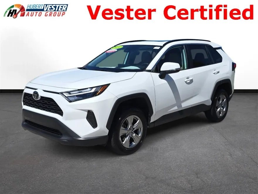 2024 Toyota RAV4 XLE photo 1
