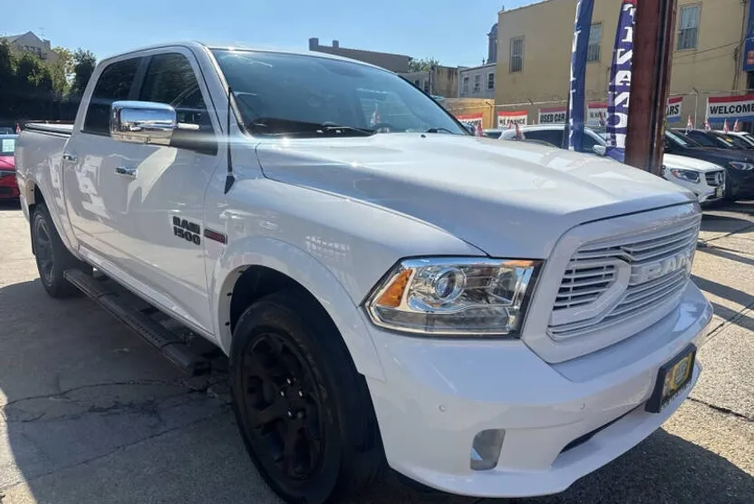 2018 Ram 1500 Laramie photo 1
