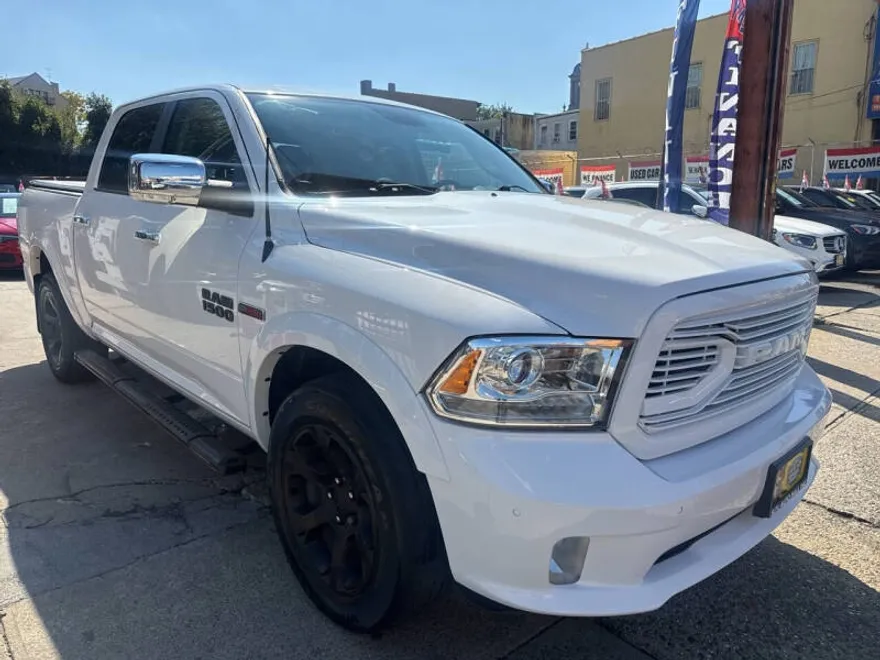 2018 Ram 1500 Laramie photo 1