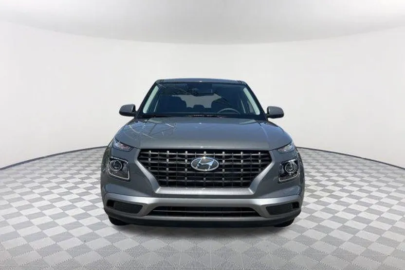 2025 Hyundai Venue SE photo 1