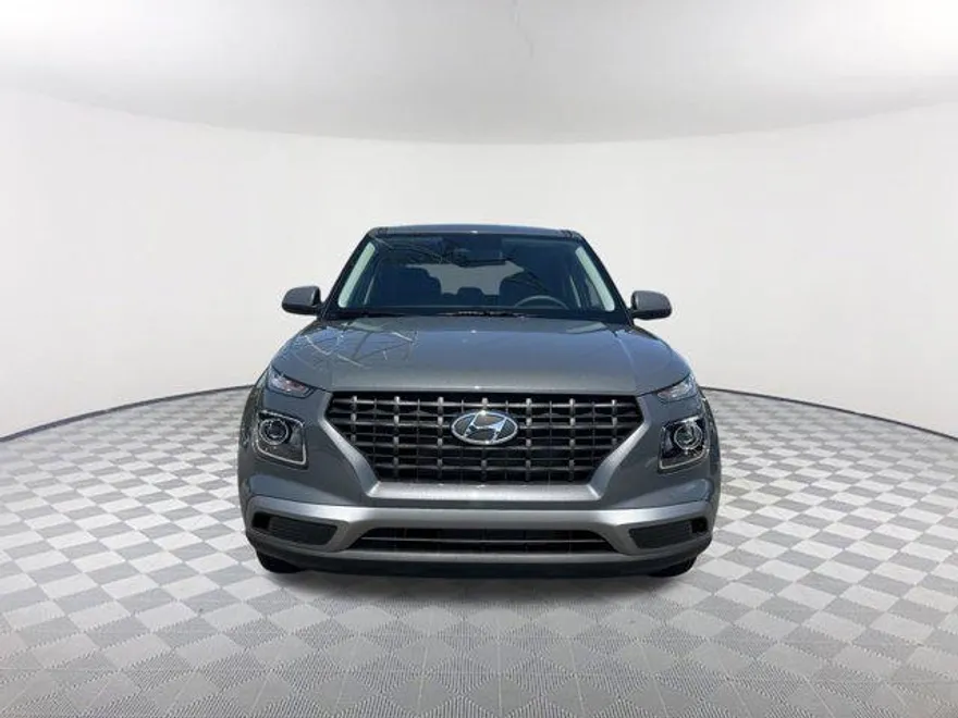 2025 Hyundai Venue SE photo 1