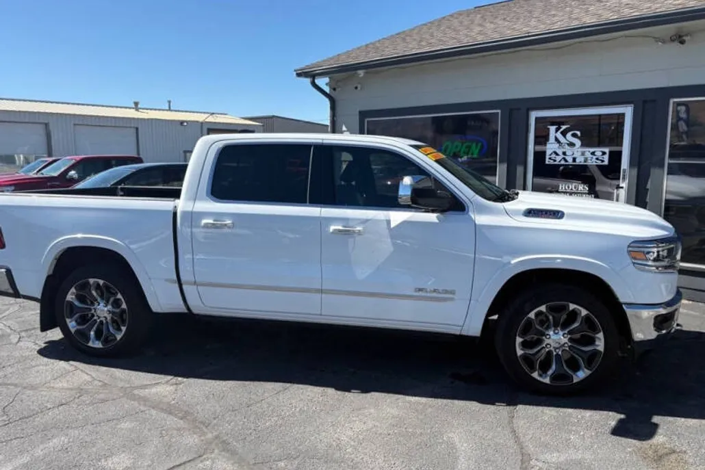2022 Ram 1500 Limited photo 1