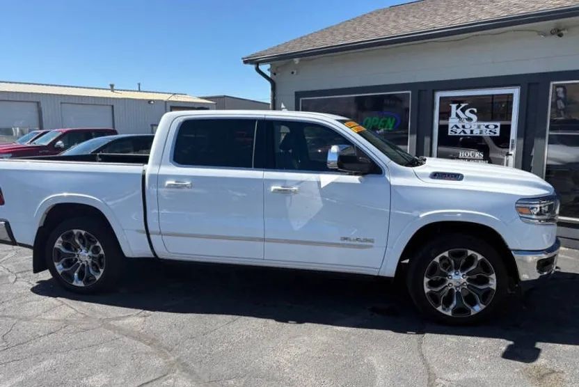 2022 Ram 1500 Limited photo 1