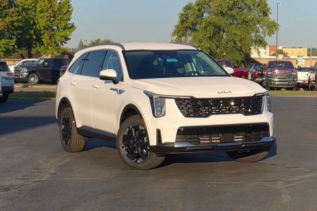 2026 Kia Sorento S photo 1
