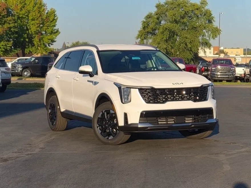 2026 Kia Sorento S photo 1