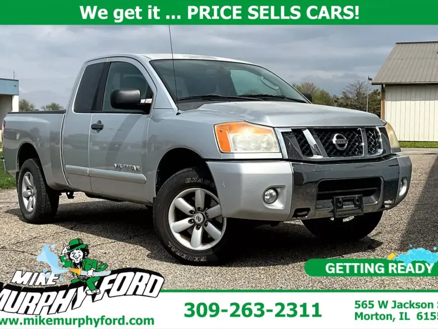 2010 Nissan Titan SE photo 1