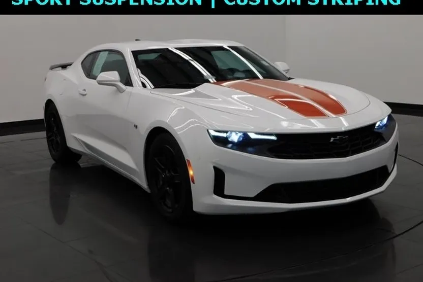 2023 Chevrolet Camaro 1LT photo 1