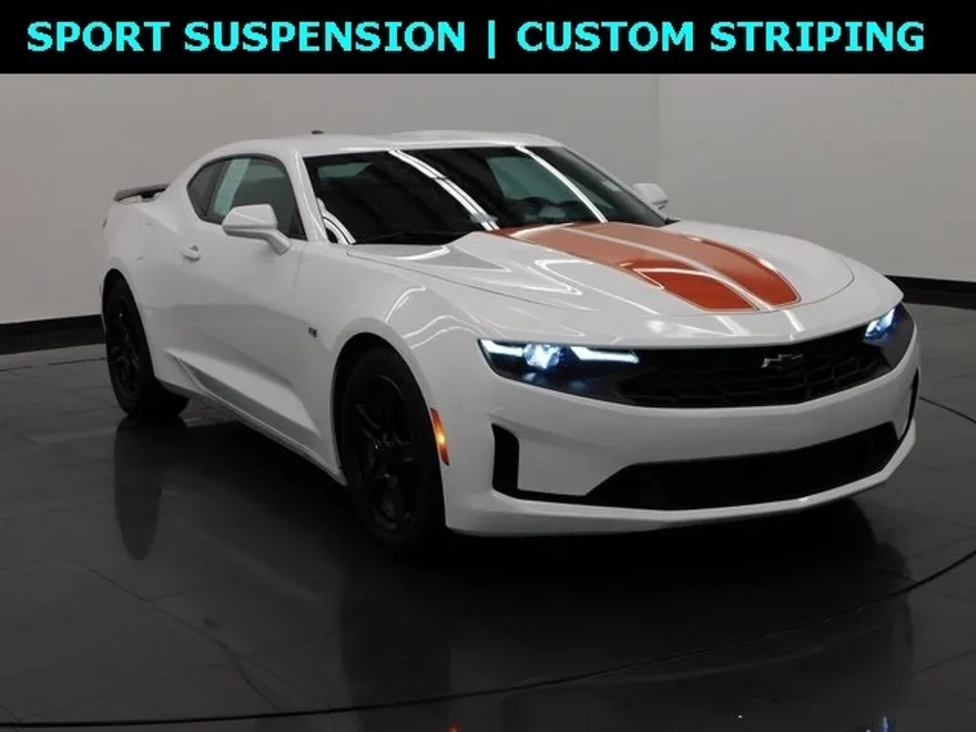 2023 Chevrolet Camaro 1LT photo 1