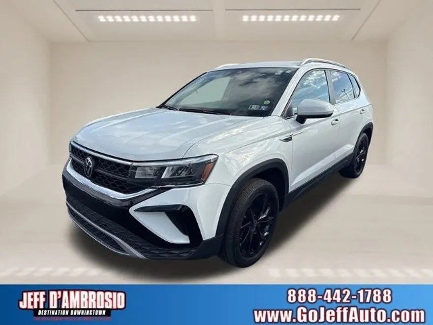 2023 Volkswagen Taos SE photo 1