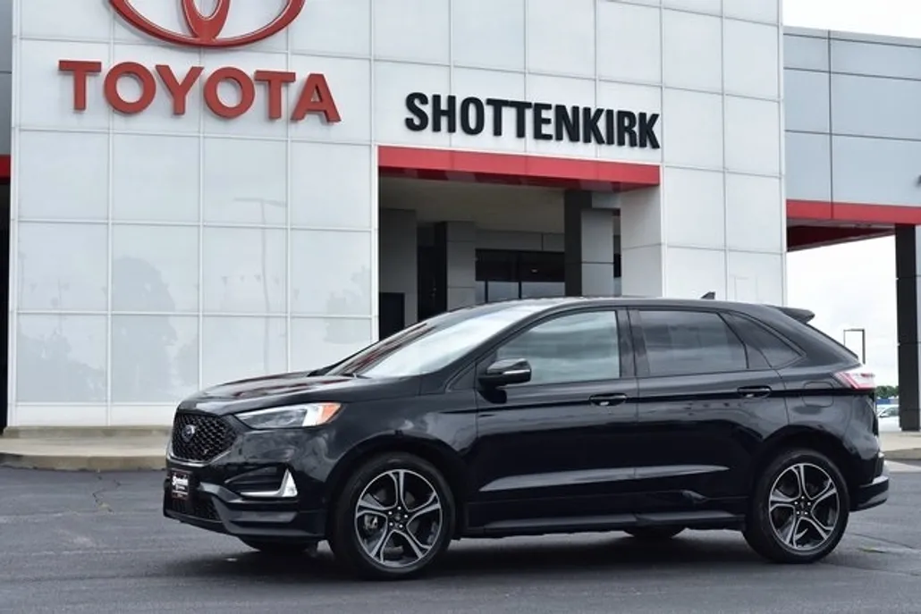 2019 Ford Edge ST photo 1