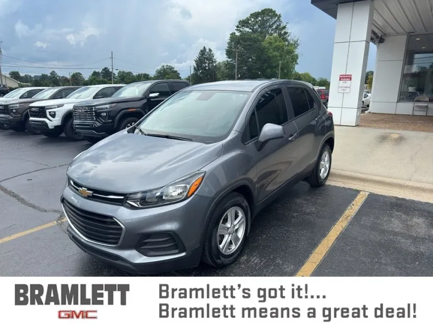 2020 Chevrolet Trax LS photo 1