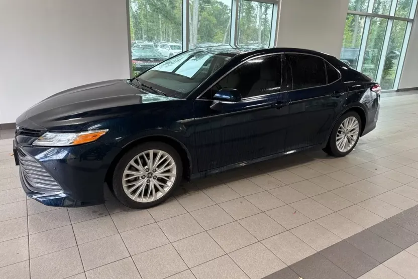 2018 Toyota Camry XLE photo 1