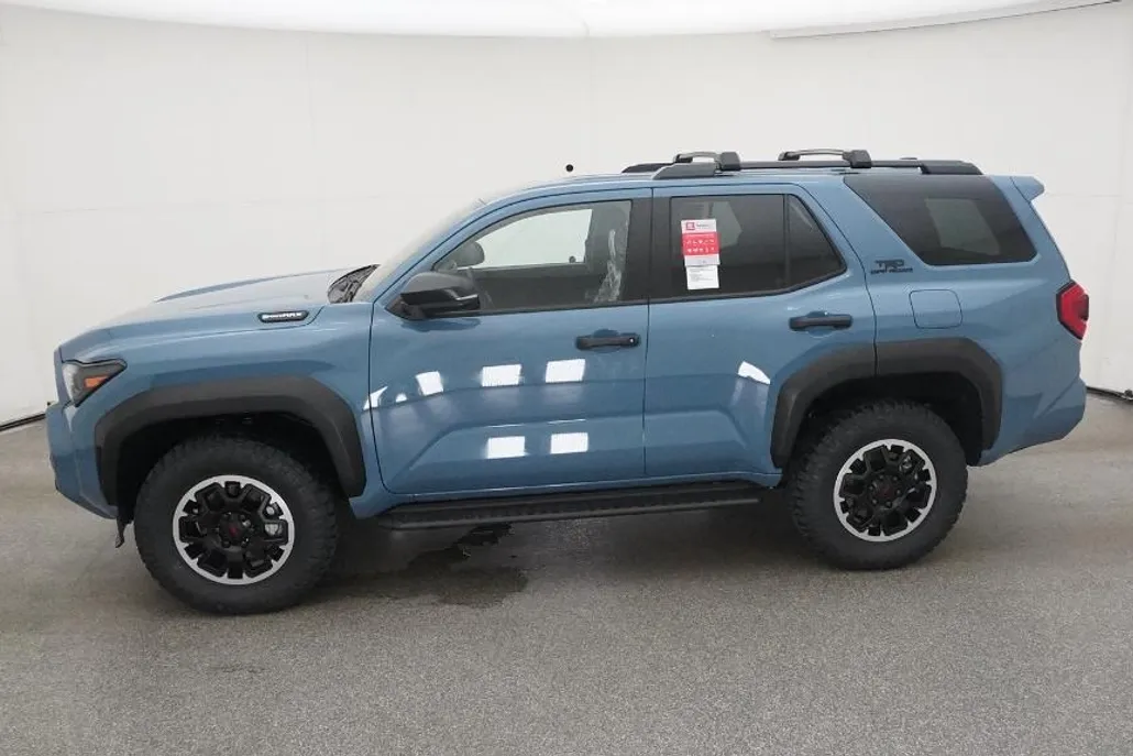2025 Toyota 4Runner TRD Off-Road photo 1