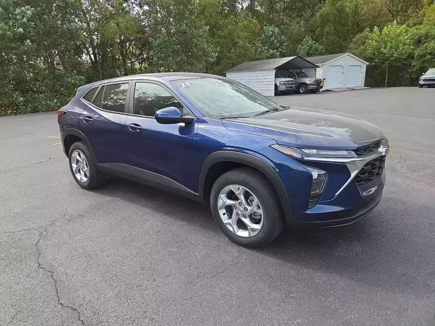 2024 Chevrolet Trax LS photo 1