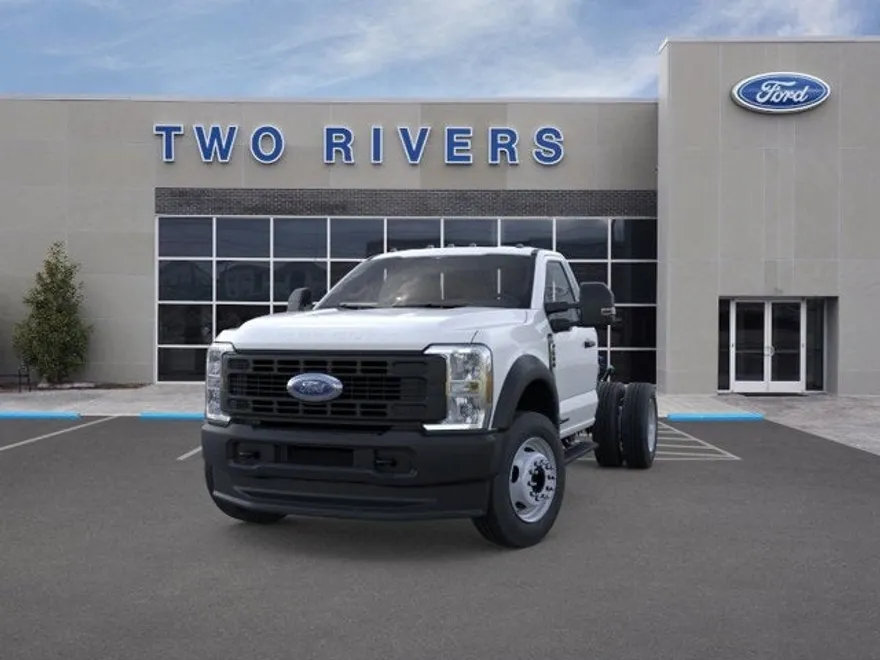 2025 Ford F-600 photo 1