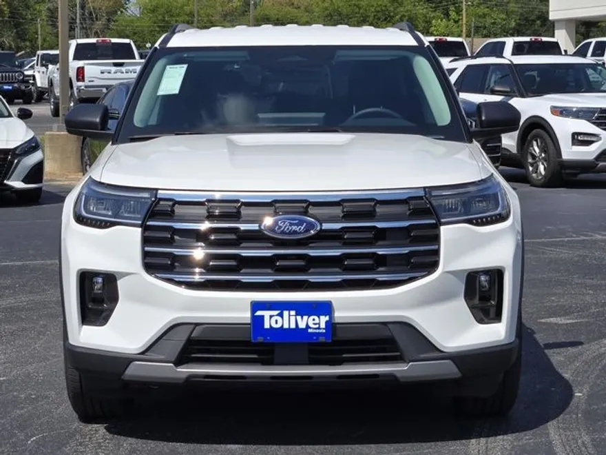 2025 Ford Explorer photo 1