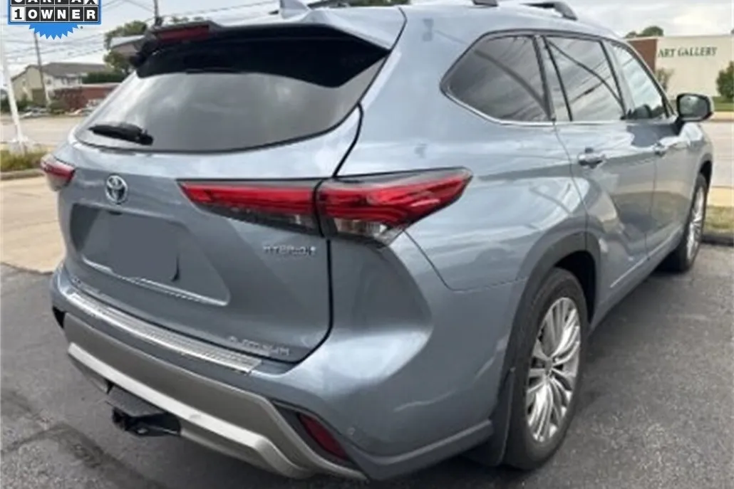 2023 Toyota Highlander Hybrid Platinum photo 1