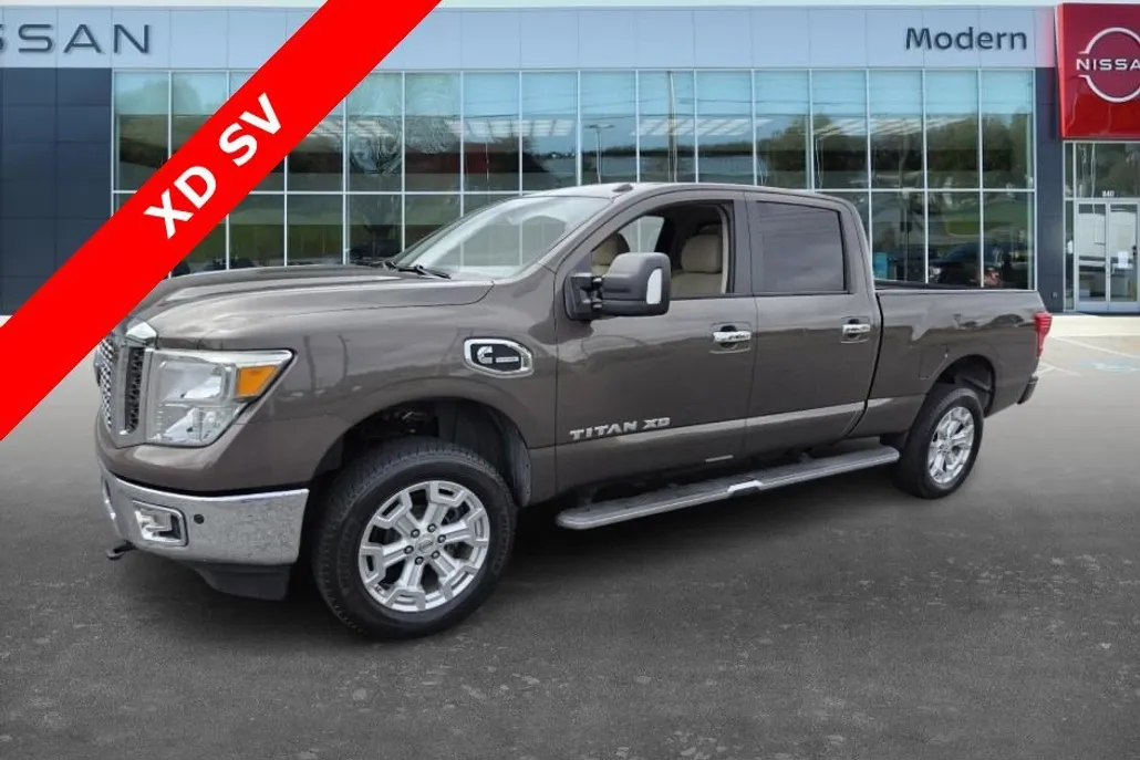 2016 Nissan Titan SV photo 1