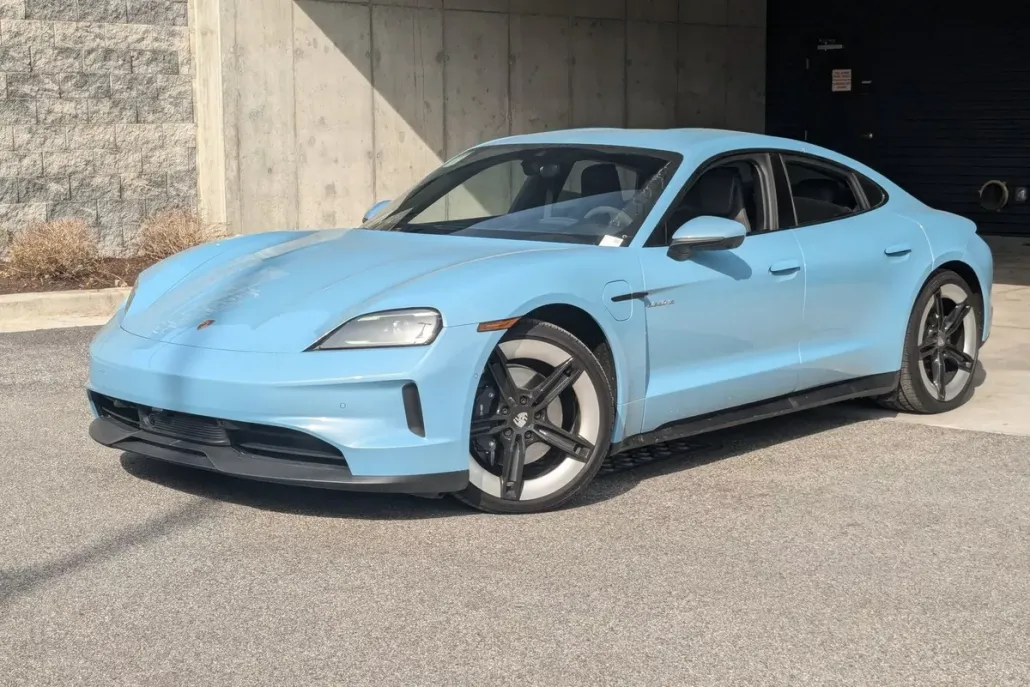 2025 Porsche Taycan photo 1