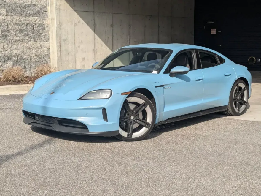 2025 Porsche Taycan photo 1