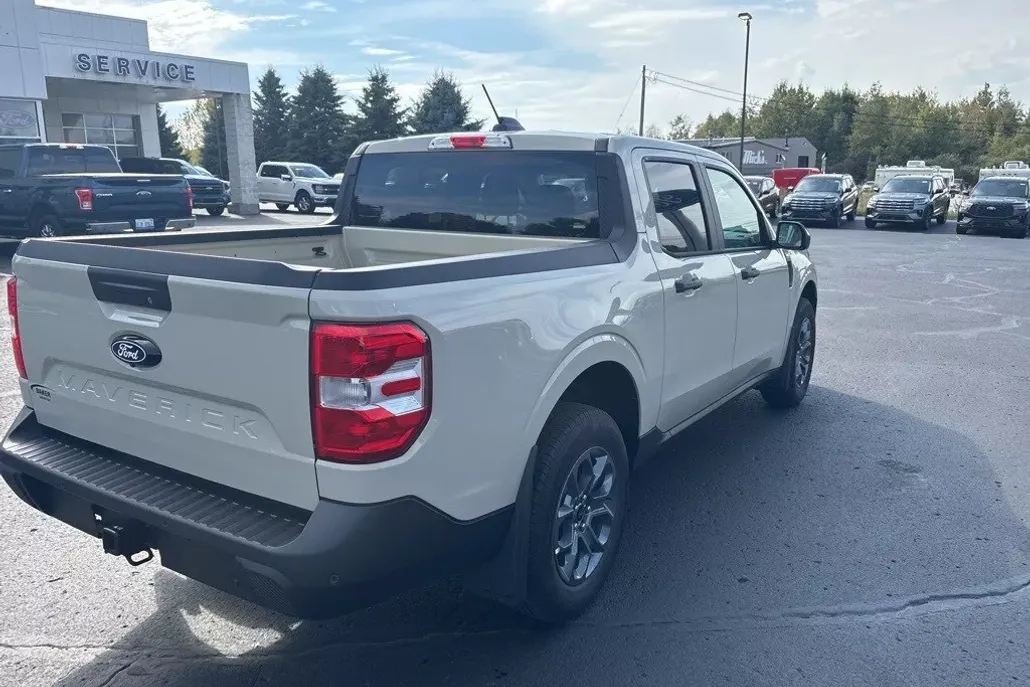 2025 Ford Maverick XLT photo 1